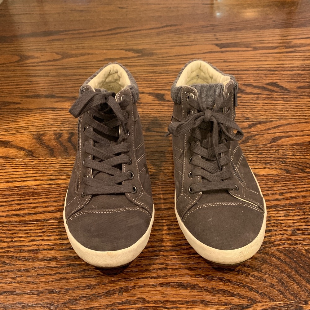 TAOS GRAY "STARTUP" ANKLE SHOES - WOMEN'S 7.5